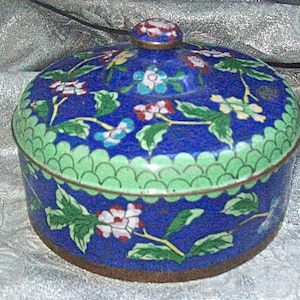 Antique Ornate CHINESE CLOISONNE Round Box CONTAINER with Multi-Color Floral Decoration - Finial Lid