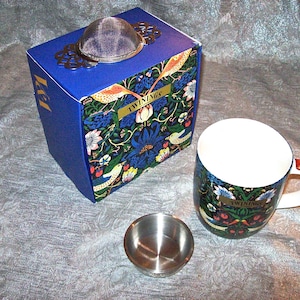 Victoria and Albert Museum, London Boxed TWININGS TEA Bone China MUG Set -  &quot;Strawberry Thief&quot; Pattern