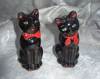 Circa 1960's Ceramic BLACK CAT Salt and Pepper Shakers / HALLOWEEN Decorations - Hand Painted Features