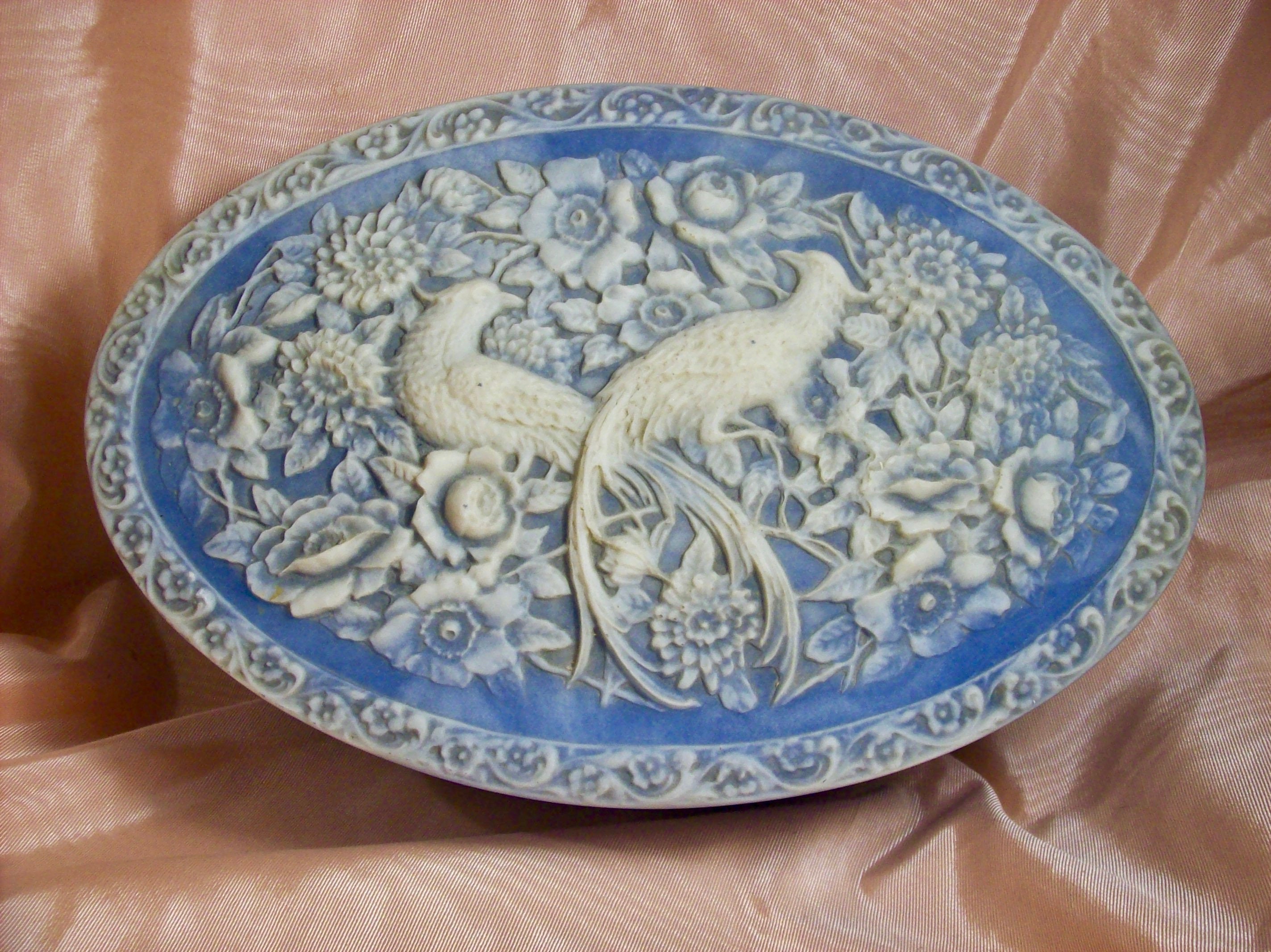 Large Oval INCOLAY Faux Stone JEWLERY BOX in Cameo Relief Large Oval INCOLAY Faux Stone JEWLERY BOX in Cameo Relief
