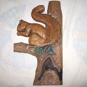 Vintage Hand Carved Bas Relief SQUIRREL SITTING in a TREE Hanging Wall Decor