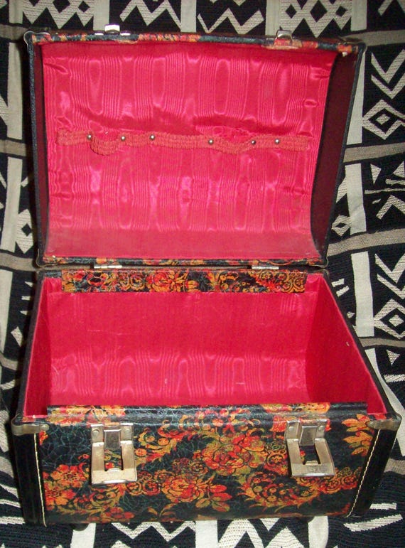 Dramatic Floral Pattern Vintage Hard Shell TRAVEL… - image 7