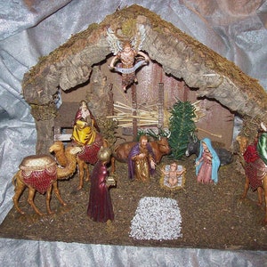 Large Vintage  CHRISTMAS Holiday NATIVITY CRECHE with Wood Stable / Stationary Figures - Made in Italy