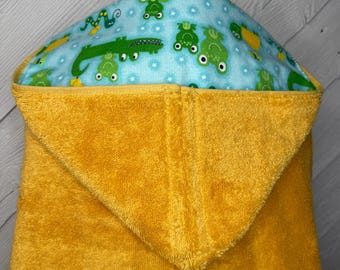 Hooded towel or hooded poncho towel with frogs, personalized beach towel, boy bath towel, kids pool wrap, toddler beach