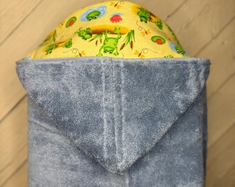 Hooded towel or hooded poncho towel with frogs, personalized beach towel, boy bath towel, kids pool wrap, toddler beach
