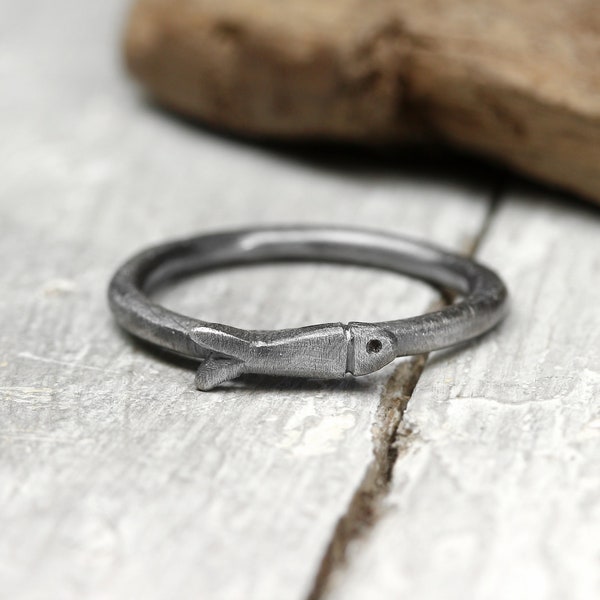 Stapelring mit Fisch No. 154, Ring aus 925 Silber, geschwärzt, maritimer Schmuck