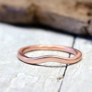 Stacking ring in 333 red gold No. 122, gold ring 2 mm with shaft, 8k, matt, organic shape
