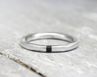 Bague en argent XL 3 mm, forgée, No. 26, avec rayures de couleur noire, forme organique, anneau empilable