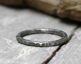 Silberring Stapelring  mit Struktur No. 8, geschwärzt, antik Finish, used Look, Sammelring, 2mm, 925 Sterling Silber, organische Form