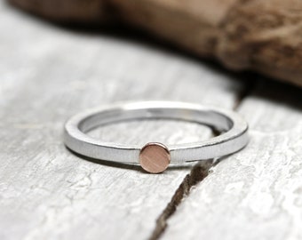 Stacking ring made of 925 silver with a small dot made of 333 red gold, no. 141, silver ring, ring with disc