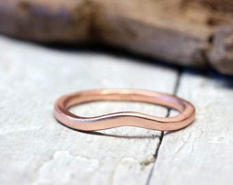 Stacking ring in 333 red gold No. 122, gold ring 2 mm with shaft, 8k, matt, organic shape