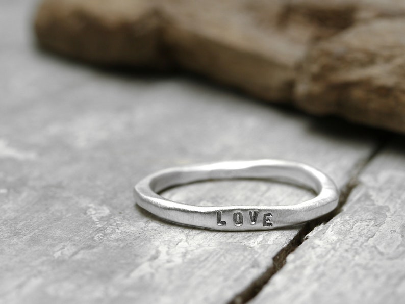 925 Silberring mit Gravur, personalisierter Ring mit Schrift, Stapelring No. 10, beste Freundin, Verlobung Bild 1