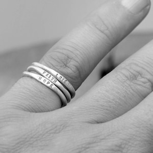 925 Silberring mit Gravur, personalisierter Ring mit Schrift, Stapelring No. 10, beste Freundin, Verlobung Bild 8