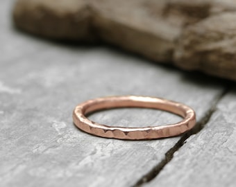 Stacking ring made of 333 red gold with structure, 2 mm, 8k, organic shape, gold ring