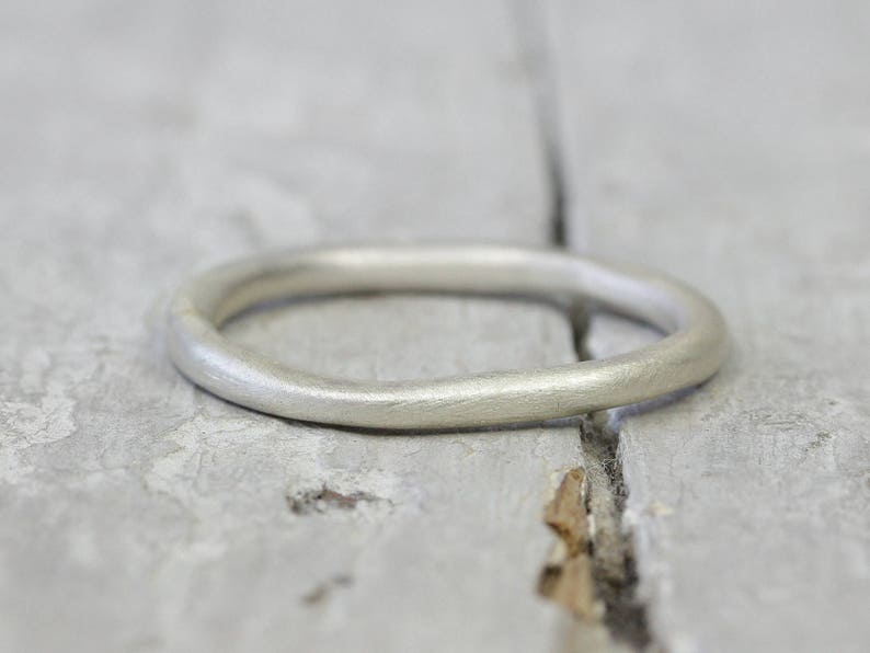 Silberring Stapelring matt gebürstet, No. 26, Sammelring, 2mm, 925 Sterling Silber, organische Form Bild 7