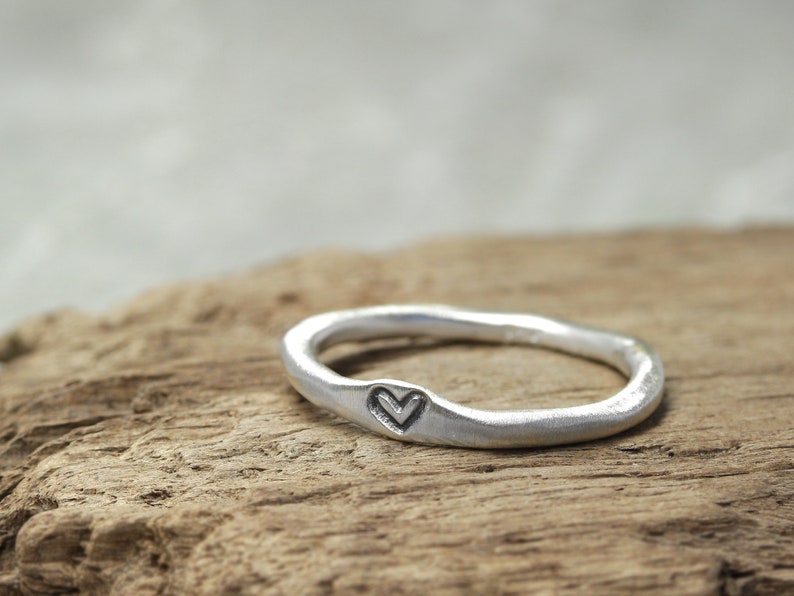 925 Silberring mit Herz, No. 11, Ring mit Herzchen, Stapelring, organische Form, Schmuck gestempelt, Liebe, Valentinstag Bild 4