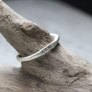 925 Silberring mit Gravur, personalisierter Ring mit Schrift, Stapelring No. 10, beste Freundin, Verlobung Bild 2