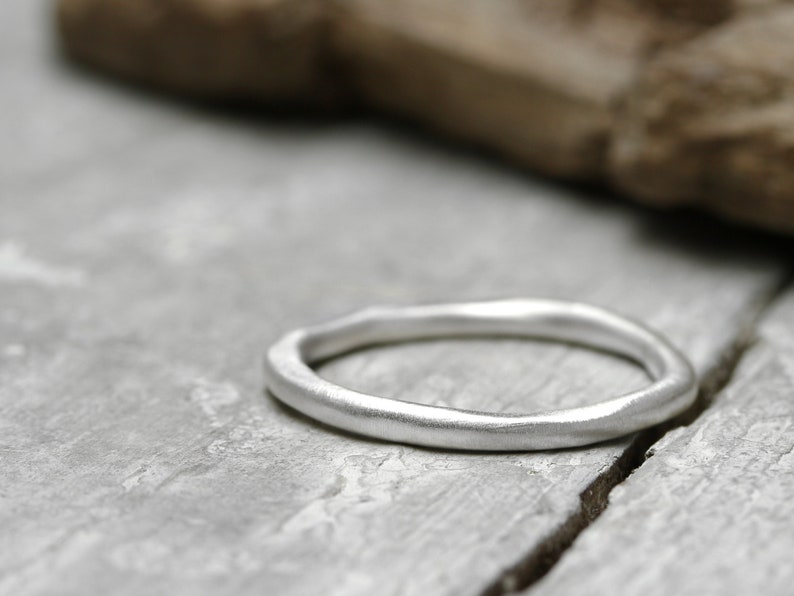 Silberring Stapelring matt gebürstet, No. 26, Sammelring, 2mm, 925 Sterling Silber, organische Form Bild 1