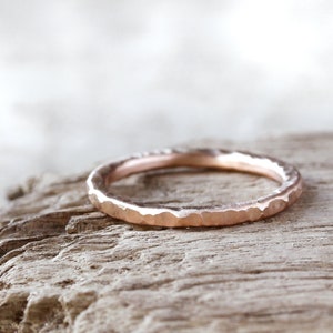 Stacking ring made of 333 red gold with structure, 2 mm, 8k, organic shape, gold ring image 3