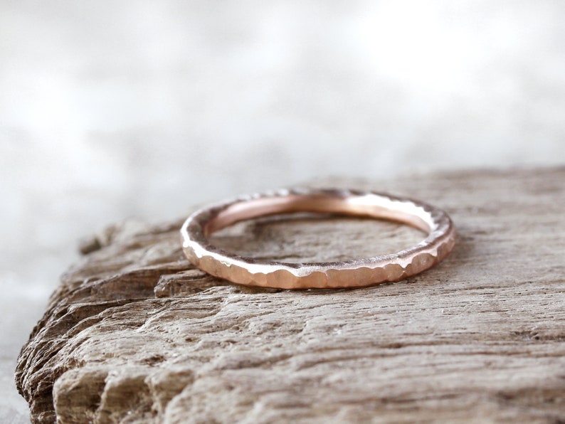 Stacking ring made of 333 red gold with structure, 2 mm, 8k, organic shape, gold ring image 3