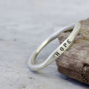 925 Silberring mit Gravur, personalisierter Ring mit Schrift, Stapelring No. 10, beste Freundin, Verlobung Bild 6