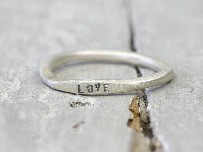 925 Silberring mit Gravur, personalisierter Ring mit Schrift, Stapelring No. 10, beste Freundin, Verlobung Bild 4