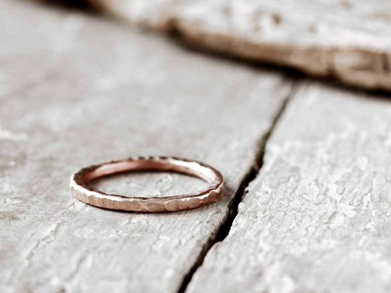 Stacking ring made of 333 red gold with structure, 2 mm, 8k, organic shape, gold ring image 2