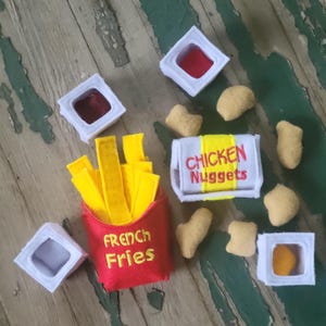 Play Food , Felt Food , Nuggets and Fries Play Set , Felt Lunch Pretend Play , Nuggets , Sauces , Fries , Sold Individually or as a Set
