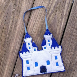Royal Princess Felt Castle Treat Bag , Party Favor Bag , Prince and Princess Party Bag , Finger Puppet Tote Bag