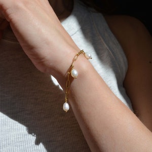 Pearl Dangle Bracelet