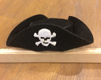 Mini pirate hat