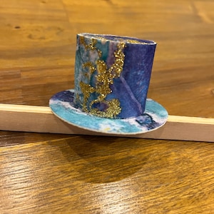 small top hat