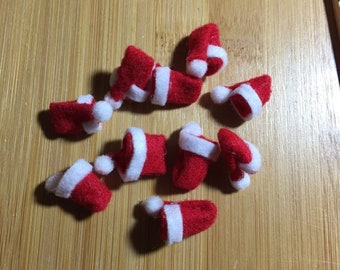 Itsy bitsy Santa hats