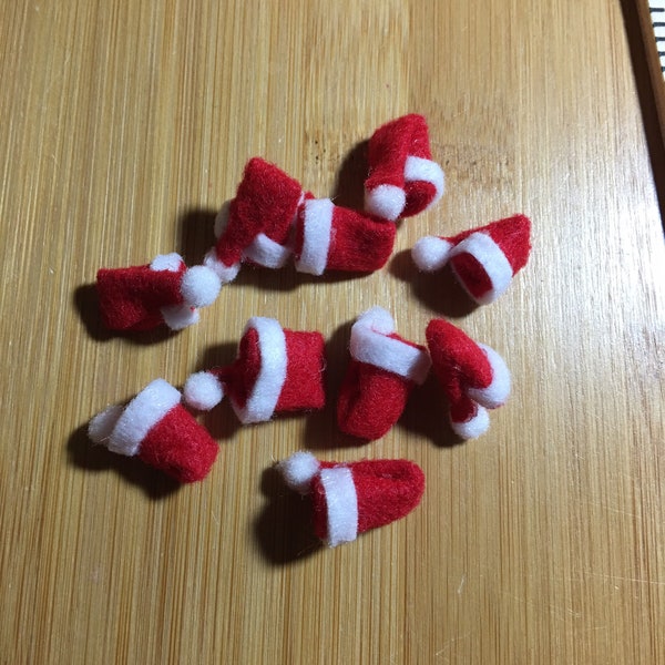 Itsy bitsy Santa hats