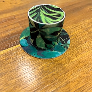 small top hat