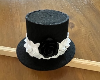 small top hat