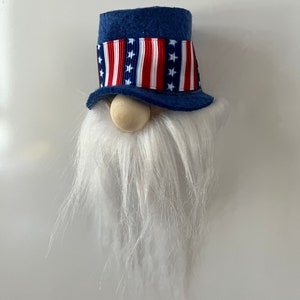 Patriotic gnome magnet