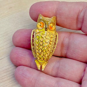 Vintage Gold Tone Yellow and Orange Enamel Owl Brooch, Vintage Owl Brooch, Vintage Gift Ideas, Owl Bird Pin, Owl Lapel Brooch Pin