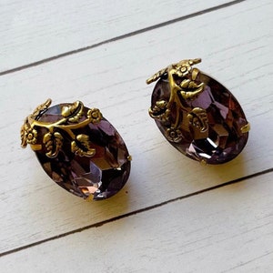 Vintage gefacetteerde Amethist Cabochon bloemen clip-on oorbellen, kitscherige bloemen clip-on oorbellen, vintage pin-up oorbellen, unieke clip-on oorbellen