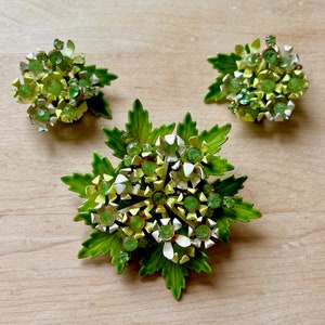 Vintage White and Light Yellow Enamel Flower Brooch and Clip-On Earring Set, Enamel Flower Brooch Earring Set, Vintage Demi Parure Set