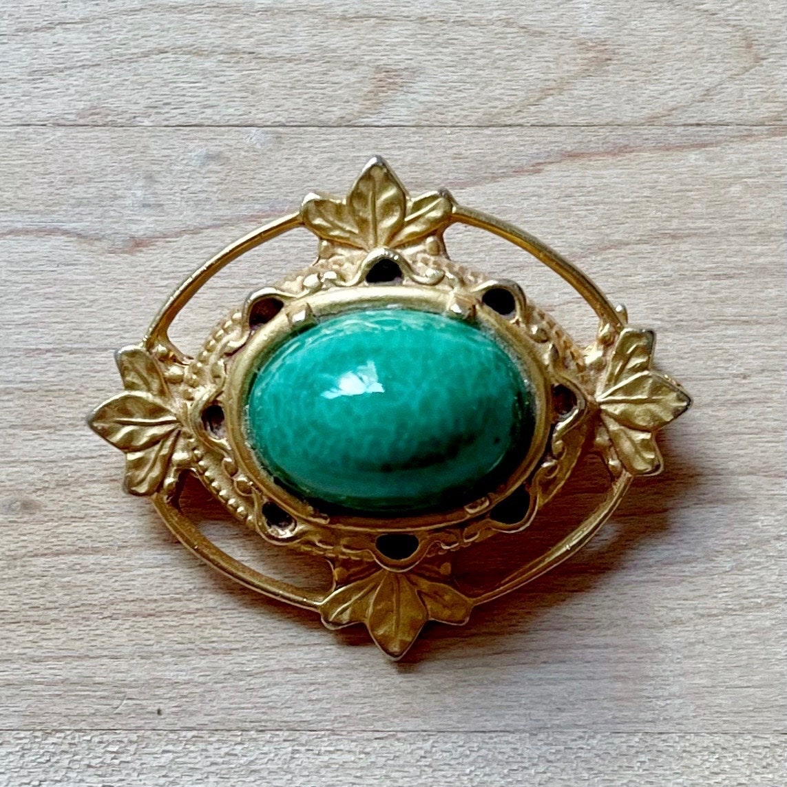 Broche Vintage En Cabochon Vert Et Doré – Signée JJ, 5,2 Cm – Neuf Sans Emballage, Fabriqué En France