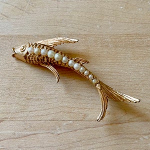 Vintage Napier Signed Textured Gold Tone Faux Pearl Fish Brooch, Napier Fish Brooch, Napier Jewelry, Vintage Gift Ideas