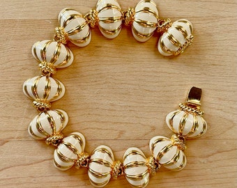 Pulsera vintage de eslabones de esmalte blanco tono dorado de Joan Rivers, joyería de Joan Rivers, ideas de regalo vintage de Joan Rivers, pulsera de globo blanco