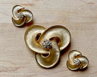 Vintage Textured Gold Tone Cosmic Circles Brooch and Clip Earring Demi Parure Set, Gold Tone Clear Rhinestone Brooch Earring Demi Parure Set