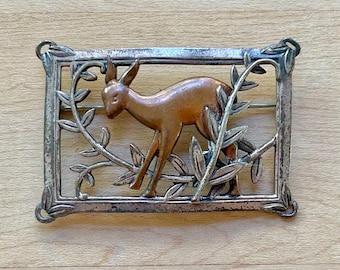 Broche de ciervo de cobre con tono plateado/estaño vintage, joyería navideña, ideas para regalos vintage, broche de ciervo en el jardín, broche de ciervo con hojas en tono cobre