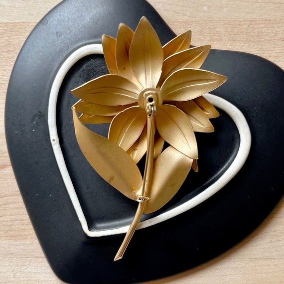 Vintage Textured Gold Tone Flower Stem Brooch, Vi… - image 3