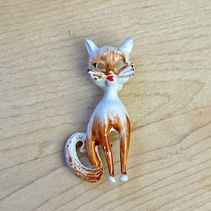 Vintage White and Brown Enamel Cat Brooch, Vintage Cat Brooch, Vintage Gift Ideas, Kitschy Cat Lapel Pin, Kitty Cat Lapel Brooch Pin