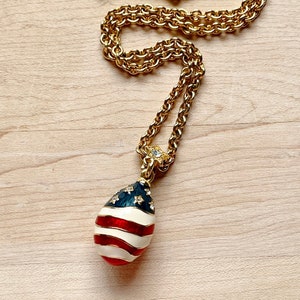 Vintage Joan Rivers Signed Patriotic Egg Pendant Necklace, Vintage U.S. Flag Necklace, Joan Rivers Necklace, Joan Rivers Jewelry