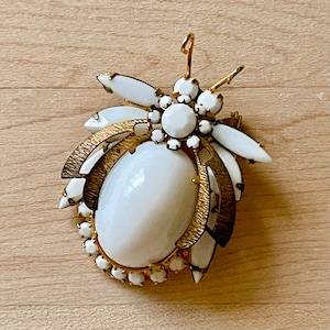 Vintage zeldzame Juliana D&E goudkleurige witte cabochon insect bug broche, Juliana bug broche, vintage cadeau-sieraden, zeldzame Juliana sieraden