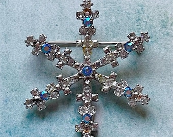 Broche navideño vintage de copo de nieve en tono plateado, alfiler navideño de copo de nieve, joyería navideña, ideas de regalos vintage, ideas de regalos navideños para profesores